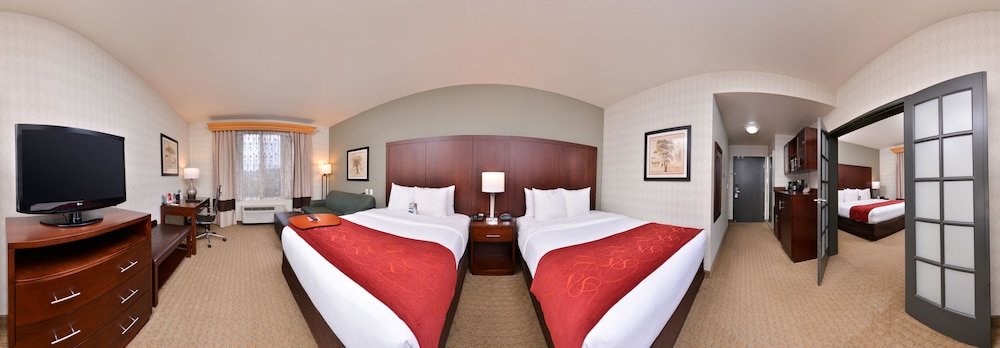 Suite, Non Smoking (2 Queen Beds & 1 Sofa Bed) photo 3