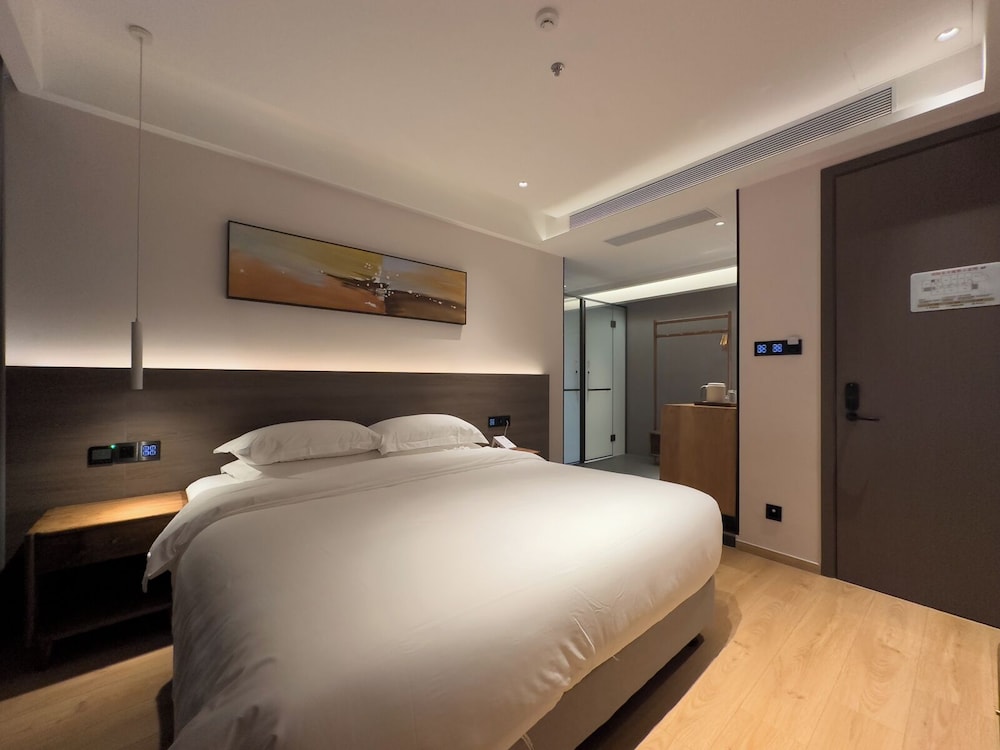 Comfort Double Room, 1 King Bed, Private Bathroom, Hill View photo 1