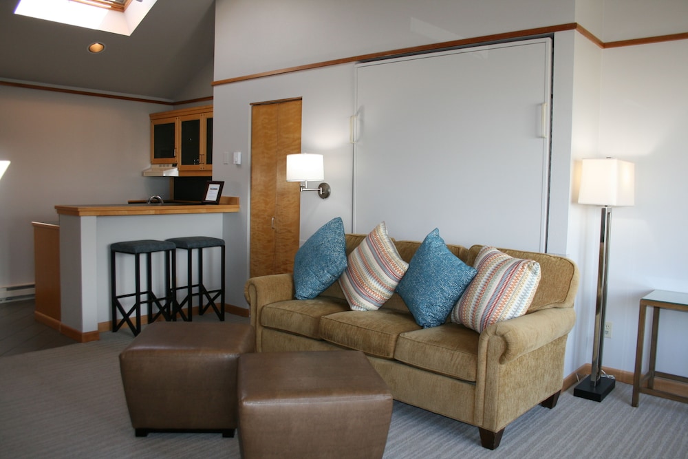 Southwind - Ocean View 1 Bedroom Suite - Kitchen, Fireplace, Spa Tub, Deck photo 2