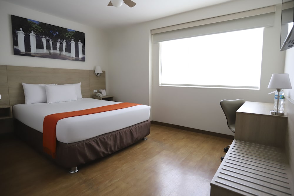 Traditional Room, 1 Queen Bed - Photo 1