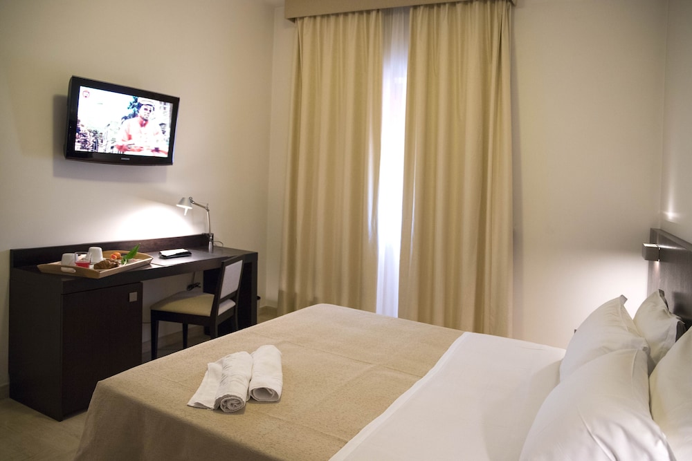 Classic Double or Twin Room - Photo 6