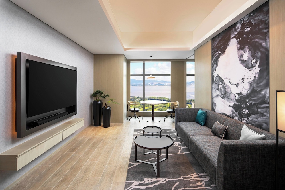 Suite, 1 King Bed, Bay View (Renaissance)