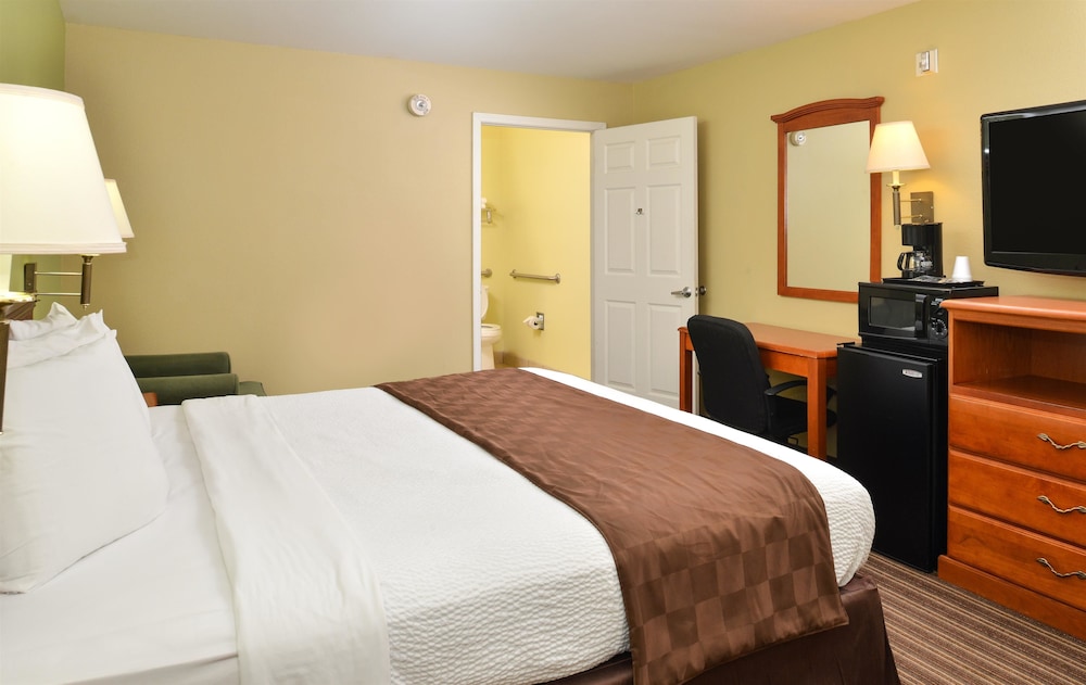 Room, 1 King Bed - Photo 2