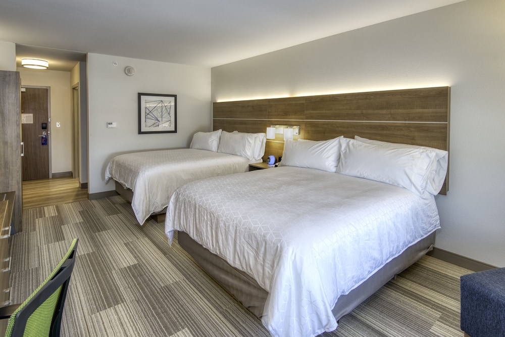 Standard Room, 2 Queen Beds photo 1