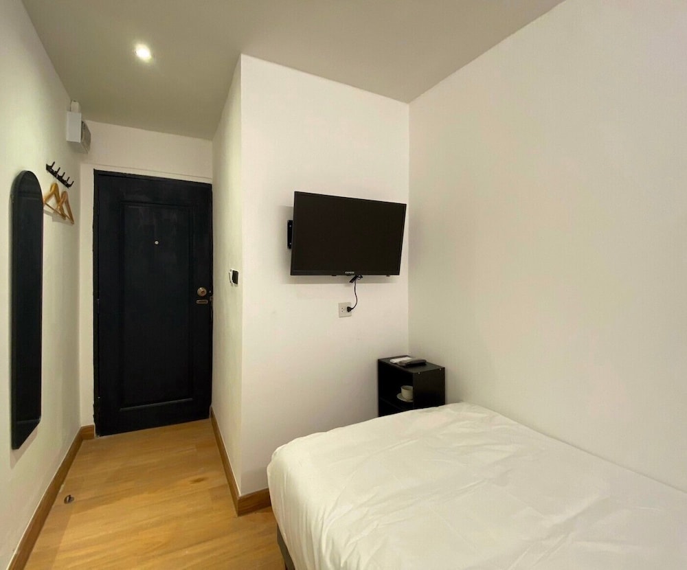 Compact Single Room photo 3
