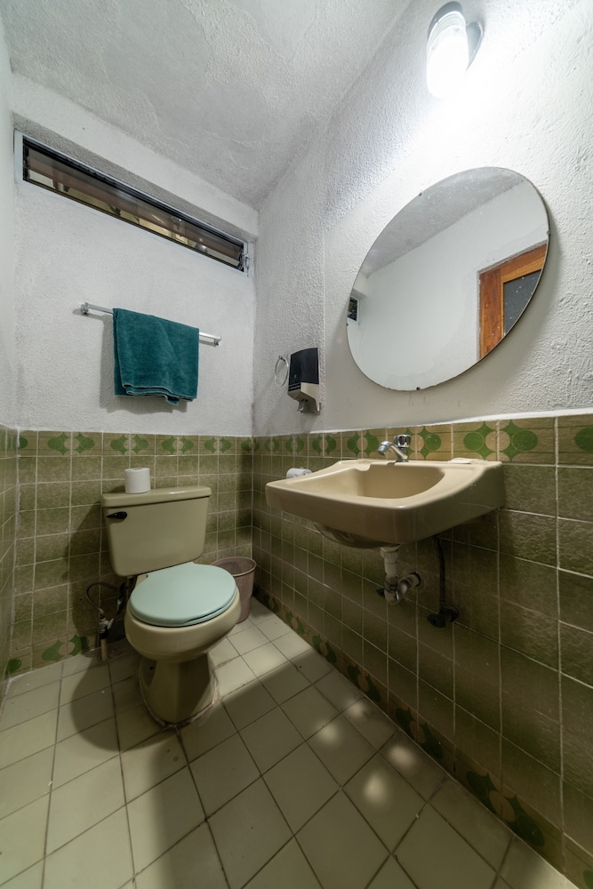 Basic Double or Twin Room, 1 Double or 2 Twin Beds photo 3