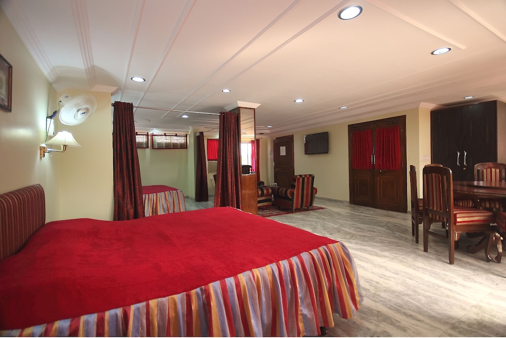 Royal Family Suite - Photo 8