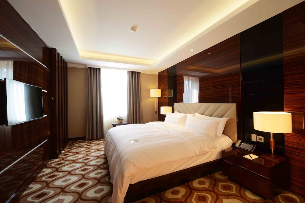 Luxury Suite - Photo 3