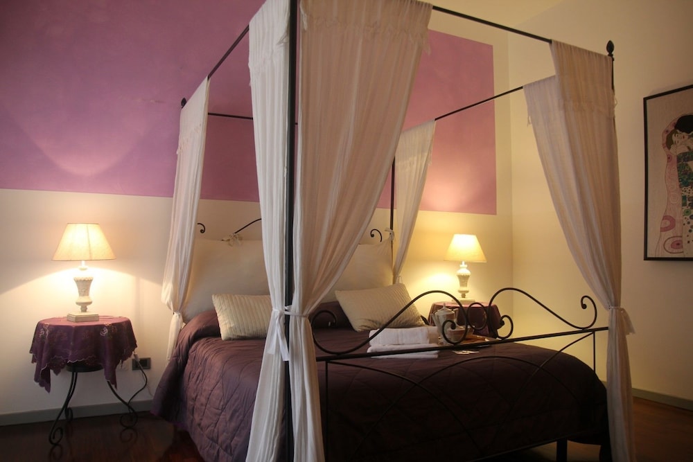 Standard Double Room, 1 Queen Bed (Private External Bathroom) photo 1