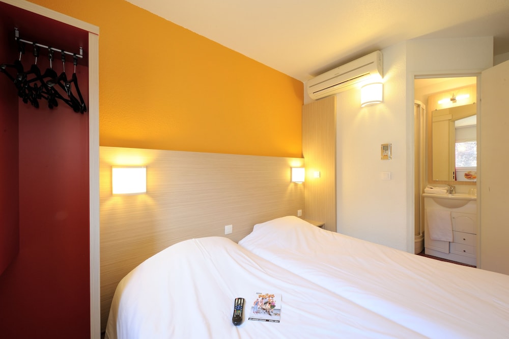 Twin Room - Photo 2