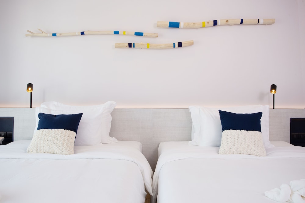 Oceanfront Twin - Photo 2