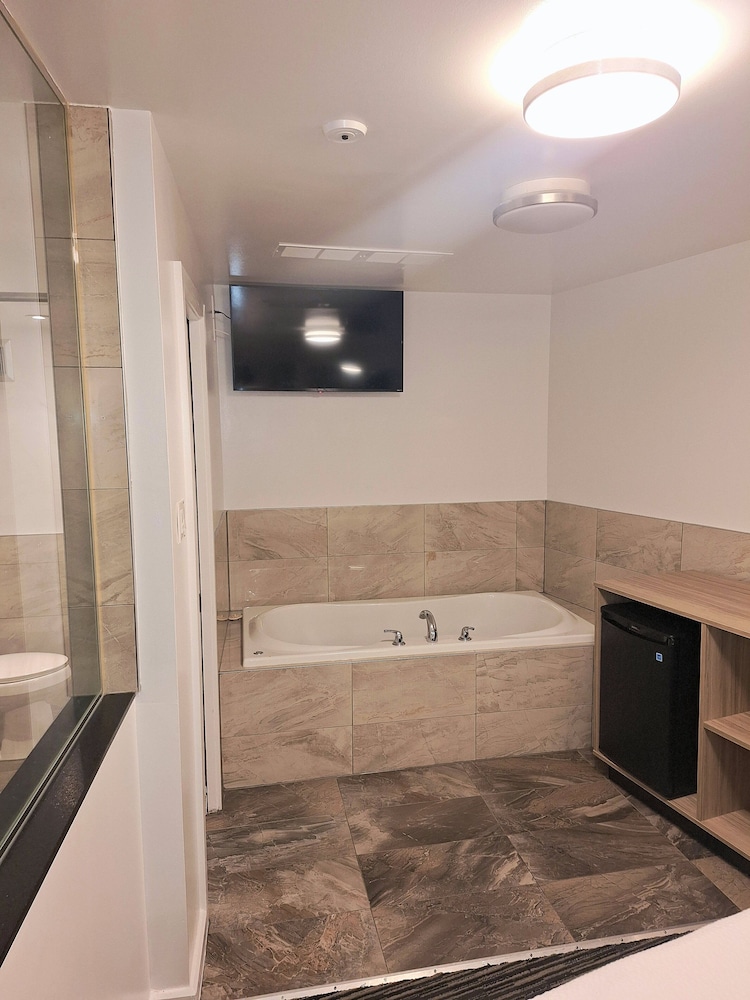 Suite, 1 Queen Bed, Non Smoking