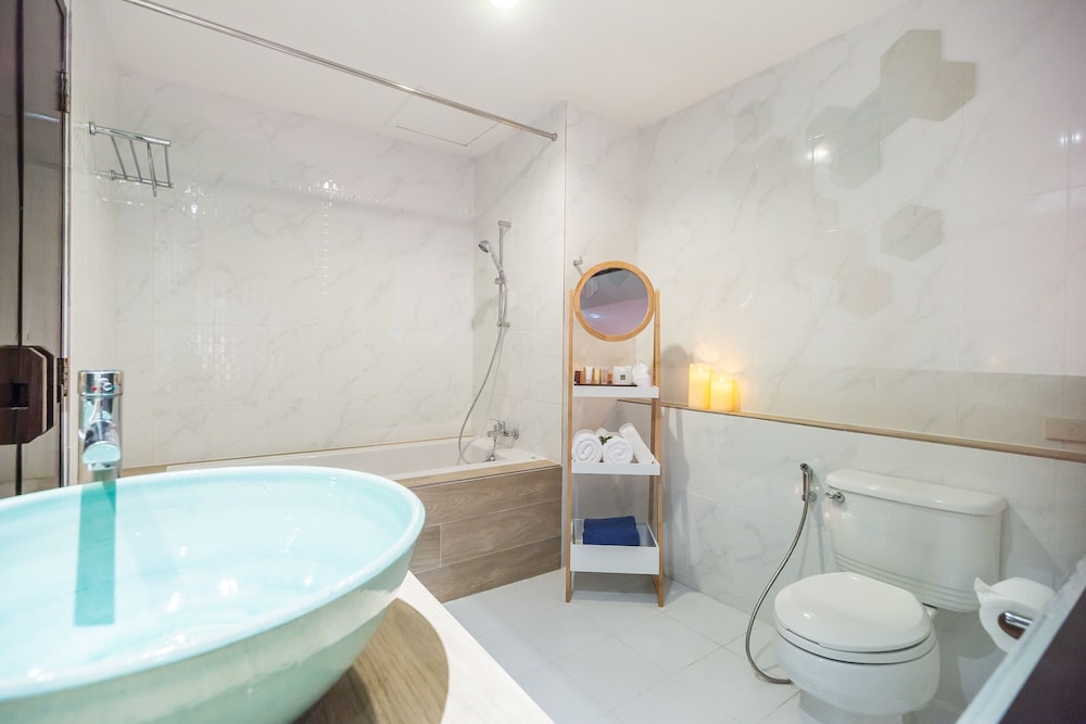 Deluxe Room, Pool Access - Photo 10