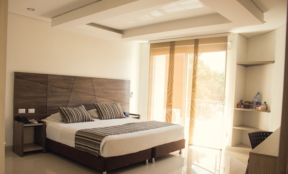 Junior Suite, 1 Queen Bed, Hot Tub photo 2