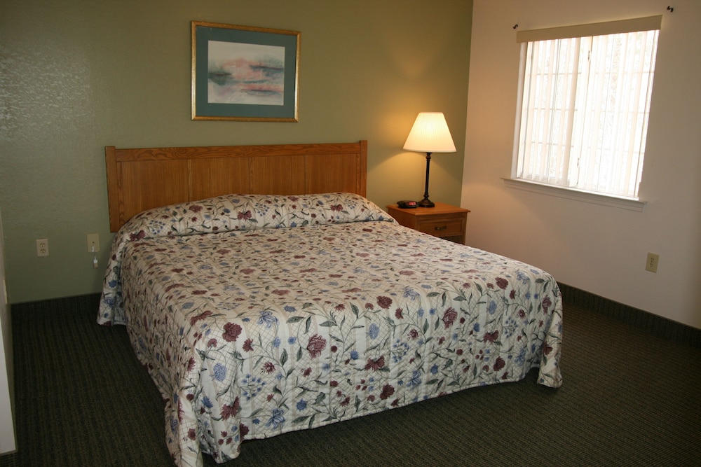 Standard Suite, 1 Queen Bed photo 2