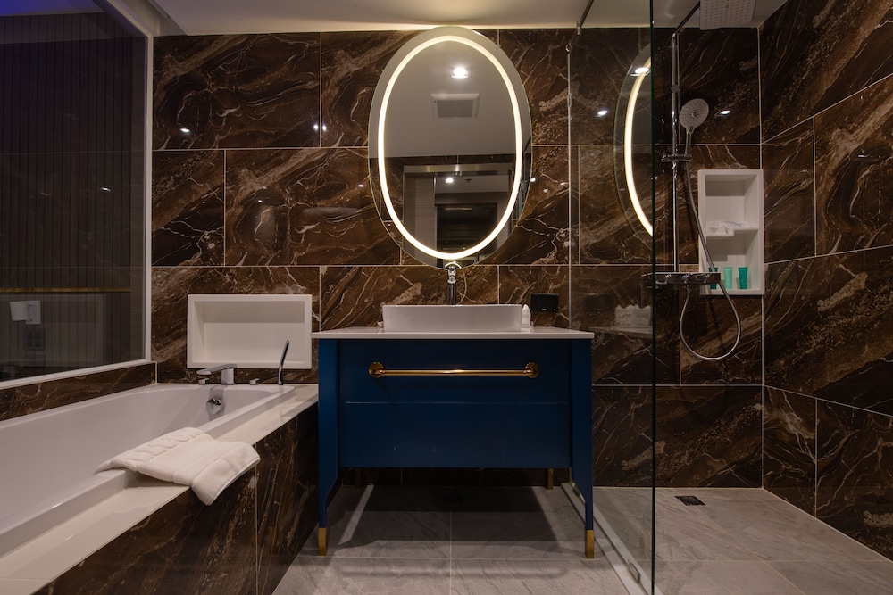 Premier Room (DEE Tower) - Photo 5