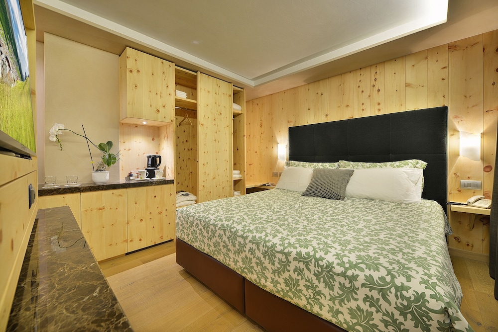 Deluxe Suite photo 3
