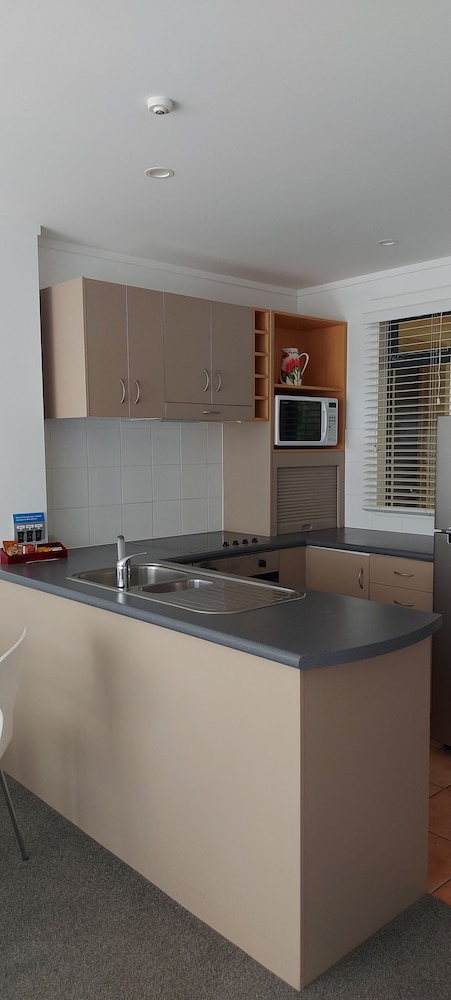 2 Bedroom Upper Apartment (Mountain Side) photo 1