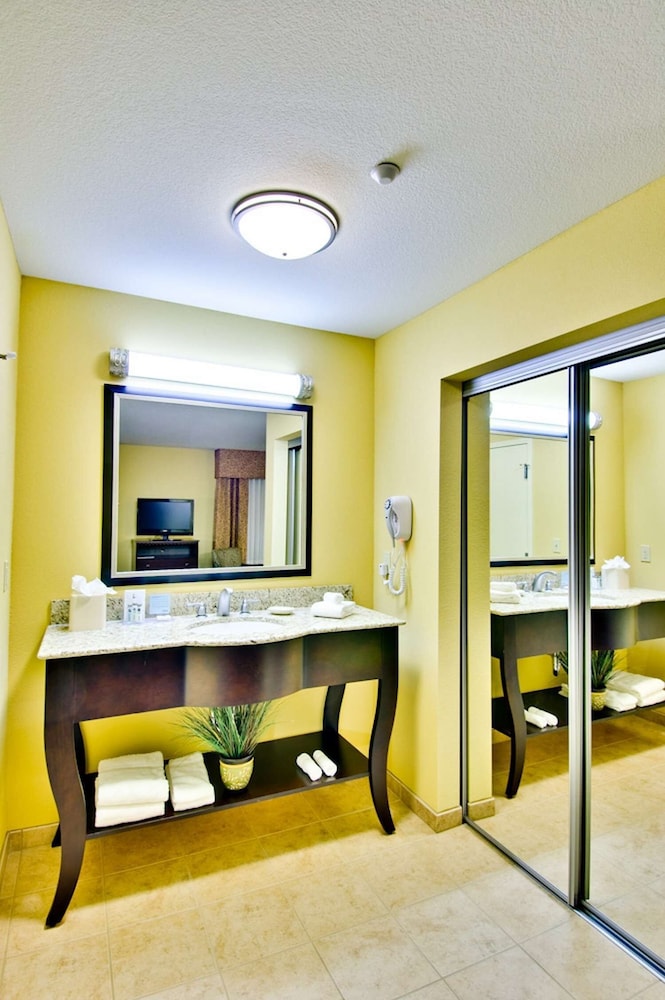 Suite, 1 King Bed, Non Smoking - Photo 8