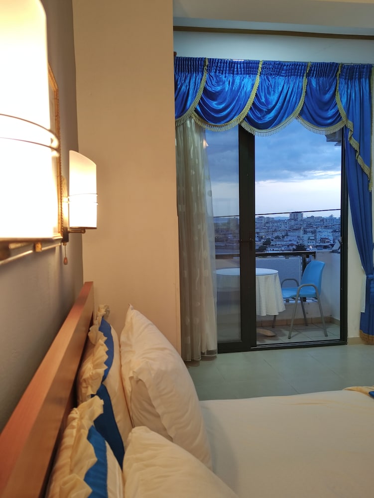 Economy Triple Room