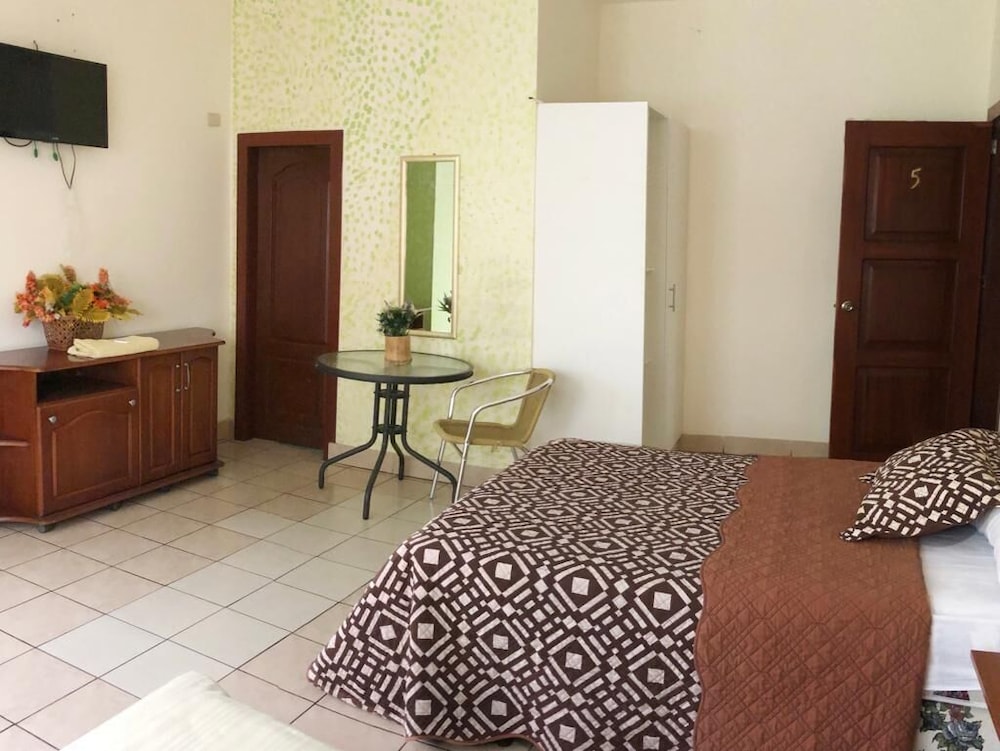 Family Room, Multiple Beds
