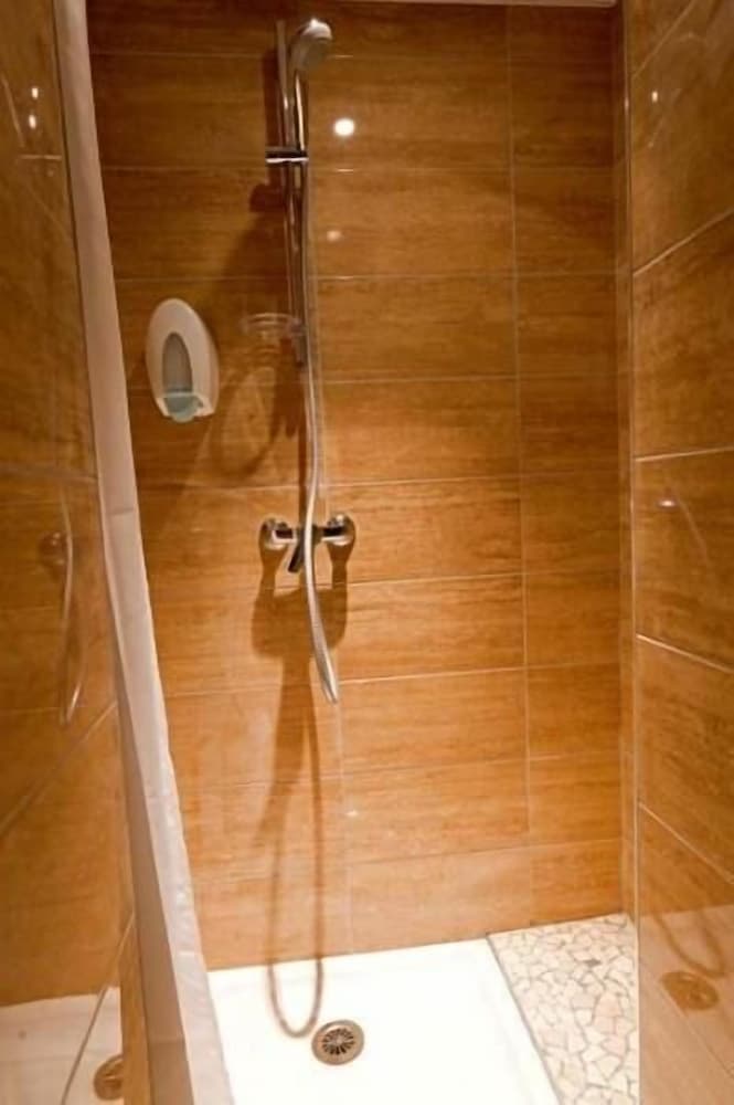 Double Room - Photo 11