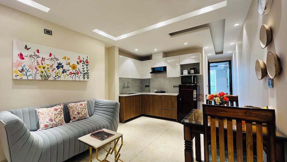 Junior Suite with Balcony - Photo 10