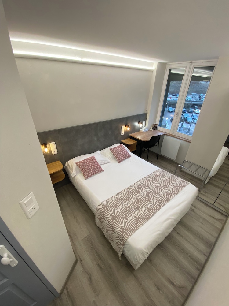 Standard Double or Twin Room, City View photo 3