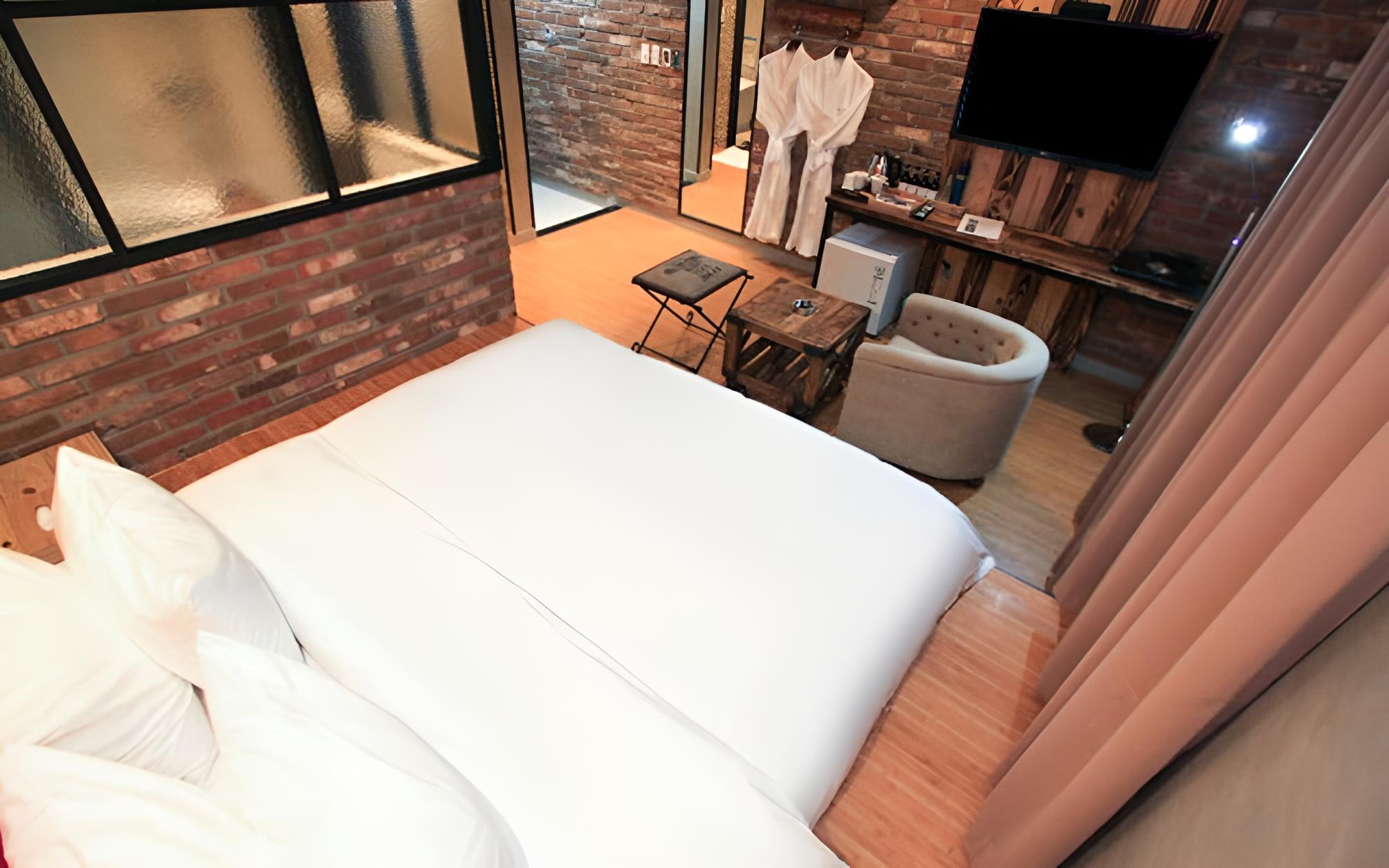 Room (Deluxe-Breakfast (with bathtub)) photo 1
