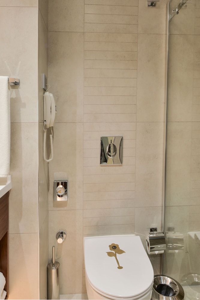 Deluxe Double or Twin Room - Photo 11