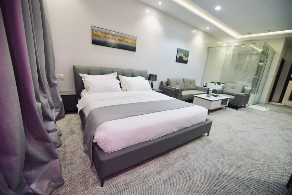 Executive Studio Suite, City View