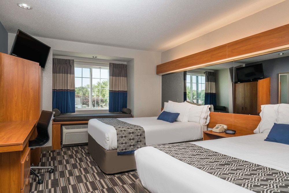 Room, Accessible photo 1