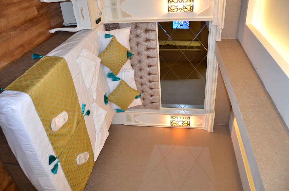 Deluxe Single Room, 1 Queen Bed, Non Smoking photo 2