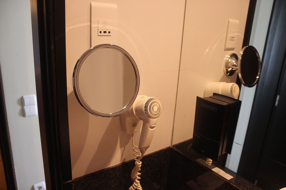 Standard Double Room - Photo 9