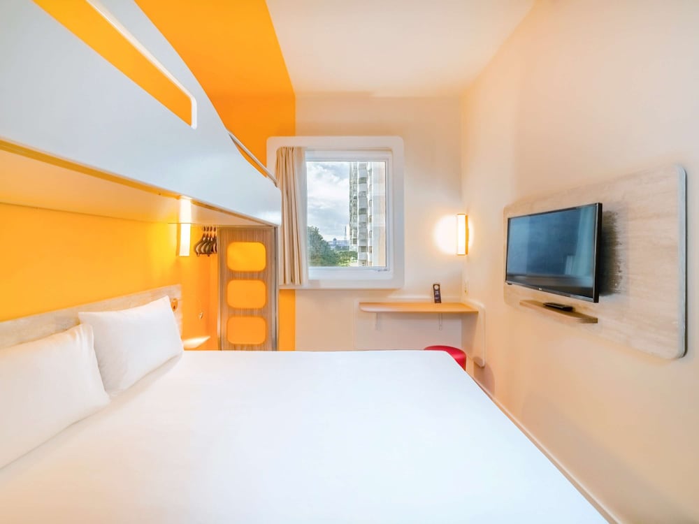 Standard Room, Multiple Beds - Photo 4
