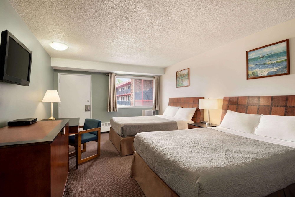 Room, 2 Queen Beds, Non Smoking photo 1