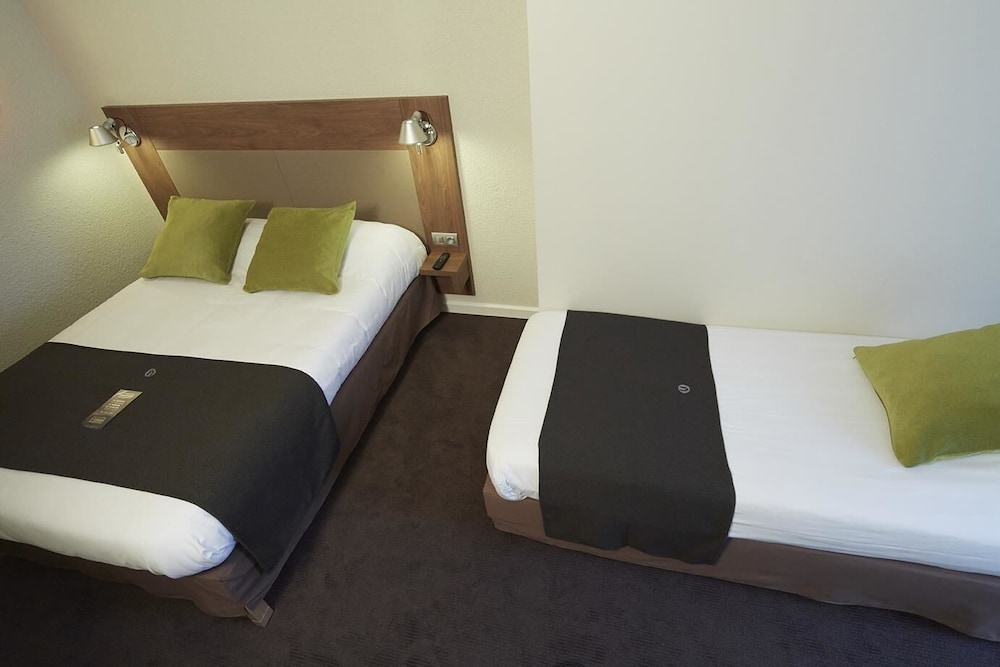 Standard Room, Multiple Beds - Photo 6