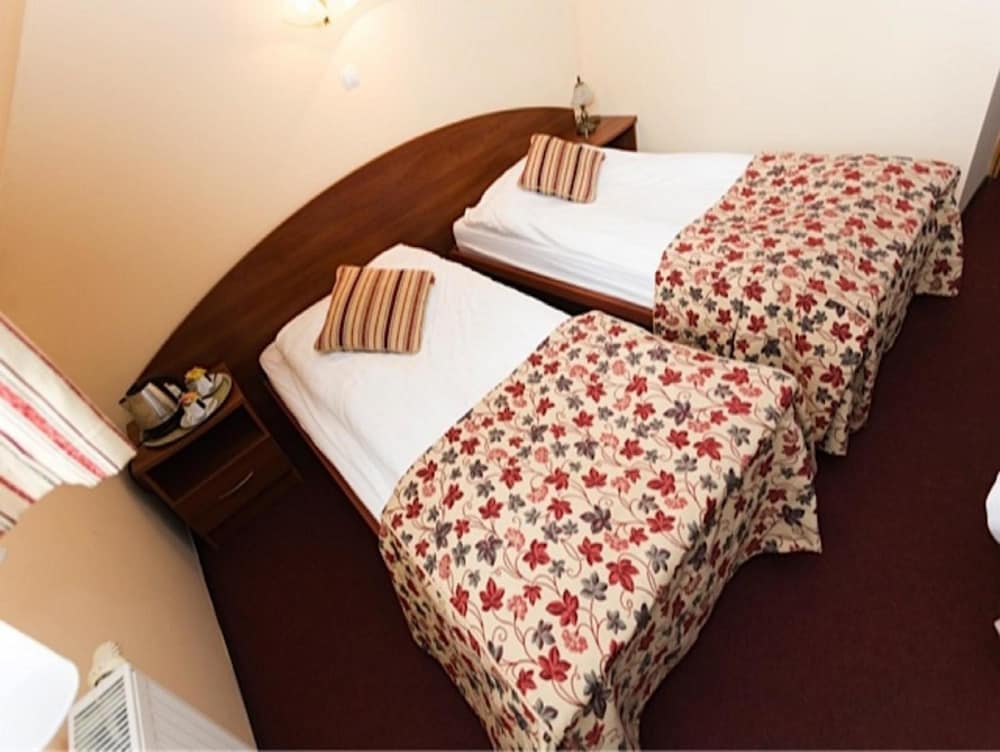 Basic Twin Room photo 1