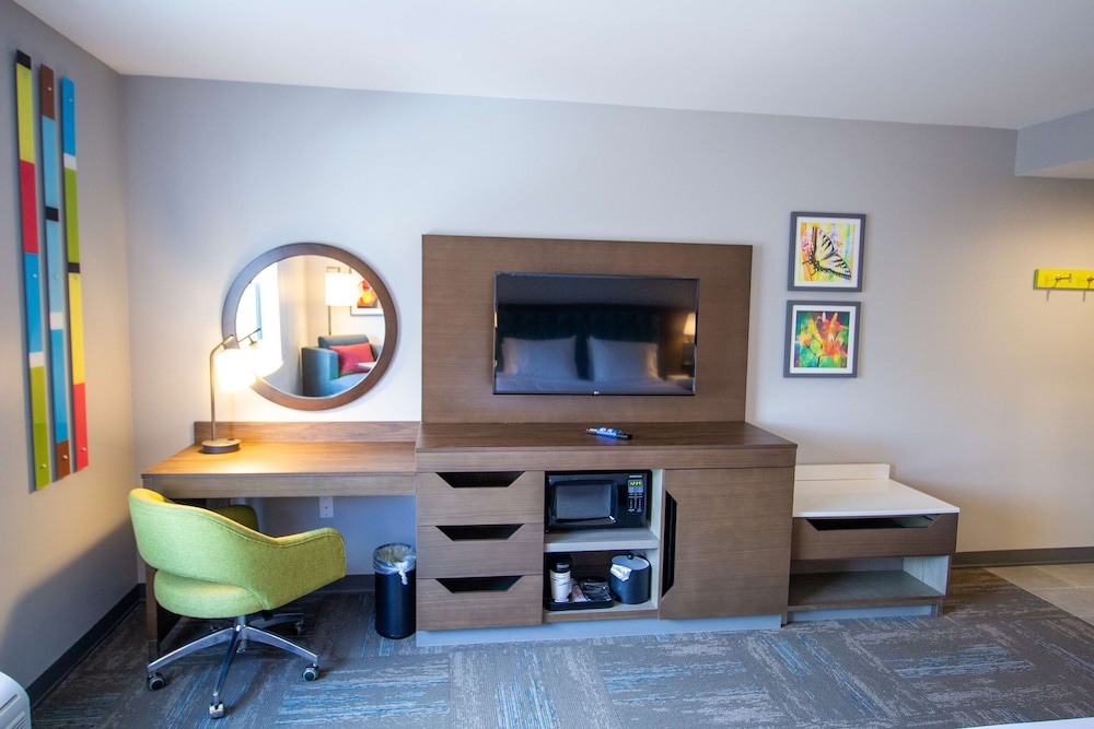 Room, 2 Queen Beds, Accessible, Bathtub (Hearing) - Photo 1