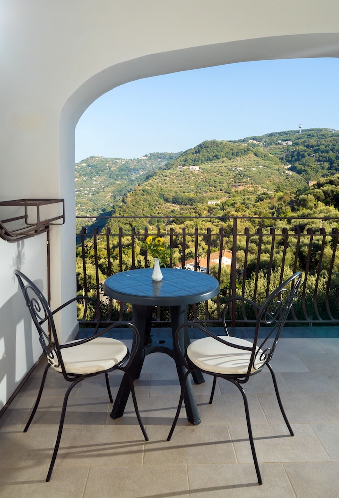 Classic Room, Balcony, Partial Sea View - Photo 6