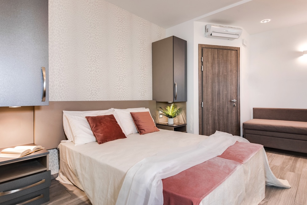 Deluxe Triple Room photo 2