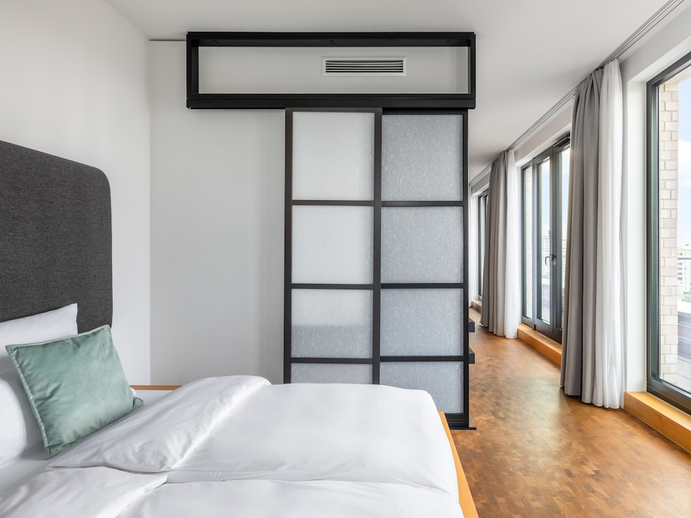XL Studio, Kitchenette, Balcony photo 2