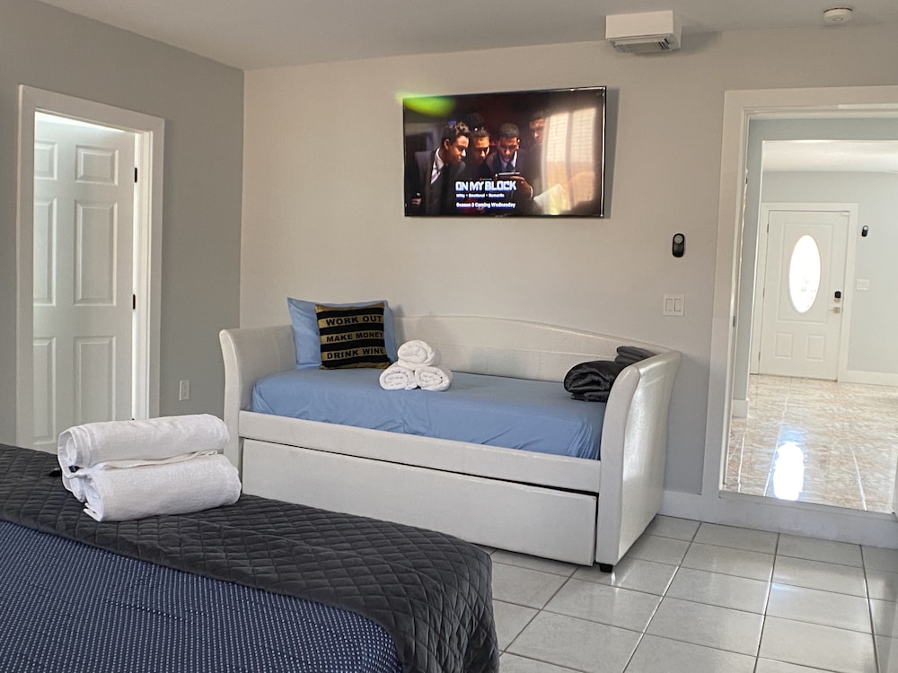 Family House, 3 Bedrooms, Non Smoking, Corner photo 1
