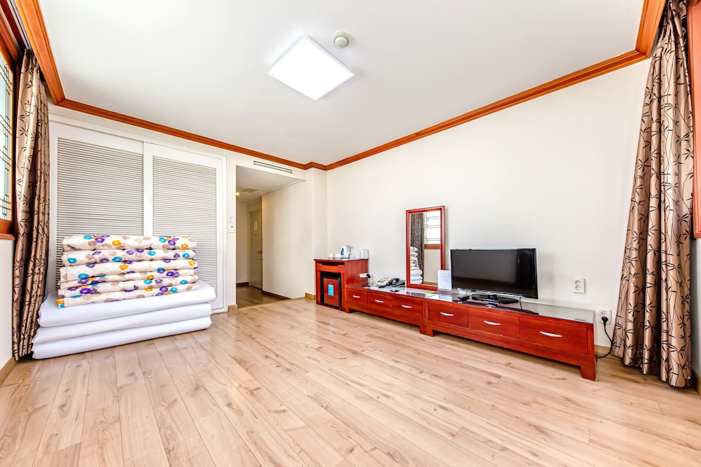 Family Suite (Bed room + Ondol room) photo 3