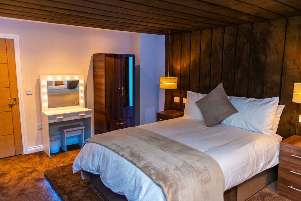 Executive Apartment, Accessible, Private Bathroom (Jacuzzi - Apartment 1) - Photo 9