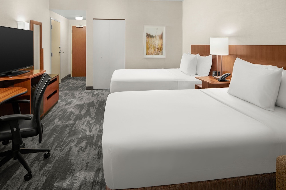 Room, 2 Queen Beds - Photo 8