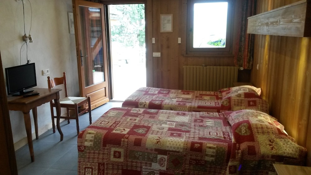 Standard Twin Room photo 3