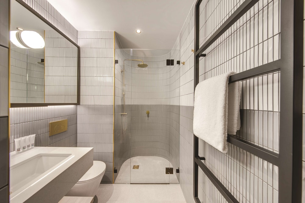 Executive Suite, City View