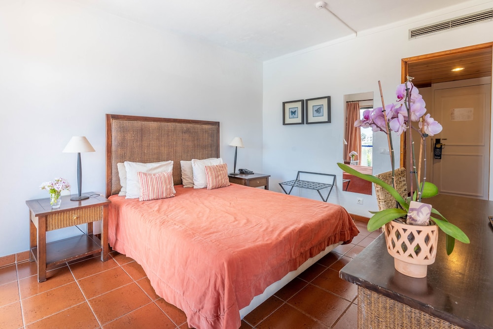 Suite, Pool View - Photo 12
