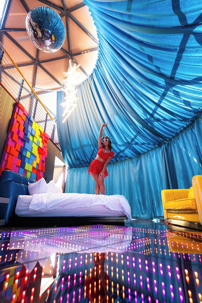 Deluxe Sky Dome (XL and Disco Theme) photo 1